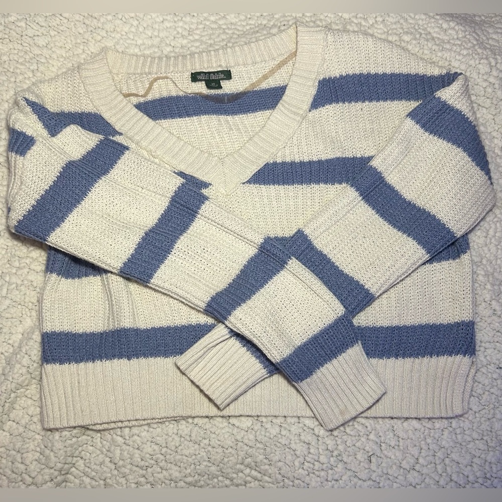 Target wild fable knit sweater size XS (used) in great condition!